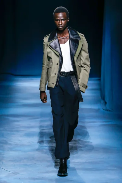 Look 10